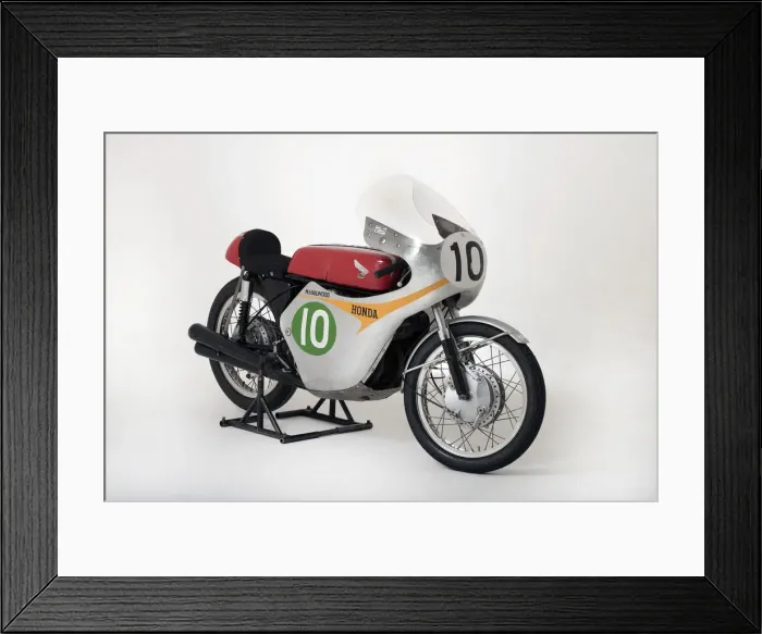 Framed Print : 1961 Honda RC162, Mike Hailwood. Creator: Unknown Framed Print : 1961 Honda RC162, Mike Hailwood. Creator: Unknown