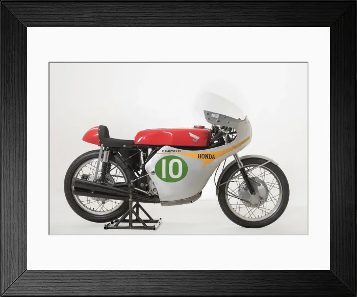 Framed Print : 1961 Honda RC162, Mike Hailwood. Creator: Unknown Framed Print : 1961 Honda RC162, Mike Hailwood. Creator: Unknown