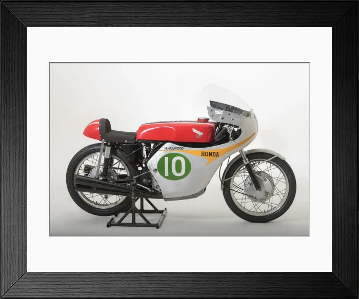 Framed Print : 1961 Honda RC162, Mike Hailwood. Creator: Unknown Framed Print : 1961 Honda RC162, Mike Hailwood. Creator: Unknown