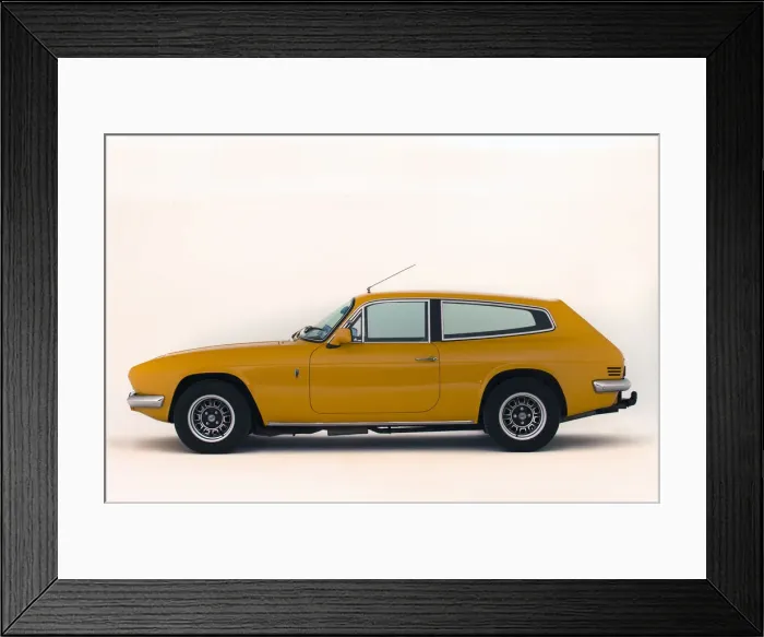 Framed Print : 1972 Reliant Scimitar GTE. Creator: Unknown Framed Print : 1972 Reliant Scimitar GTE. Creator: Unknown