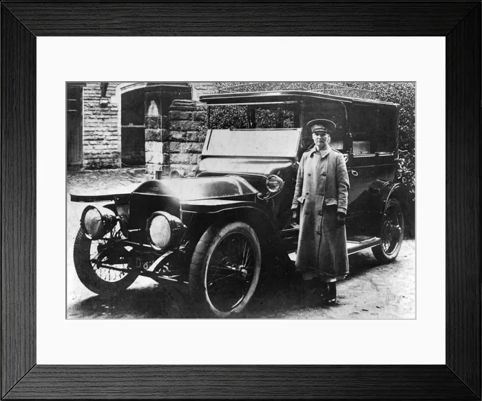 Framed Print : 1904 Napier with Esther Goodall, chauffeuse. Creator: Unknown Framed Print : 1904 Napier with Esther Goodall, chauffeuse. Creator: Unknown