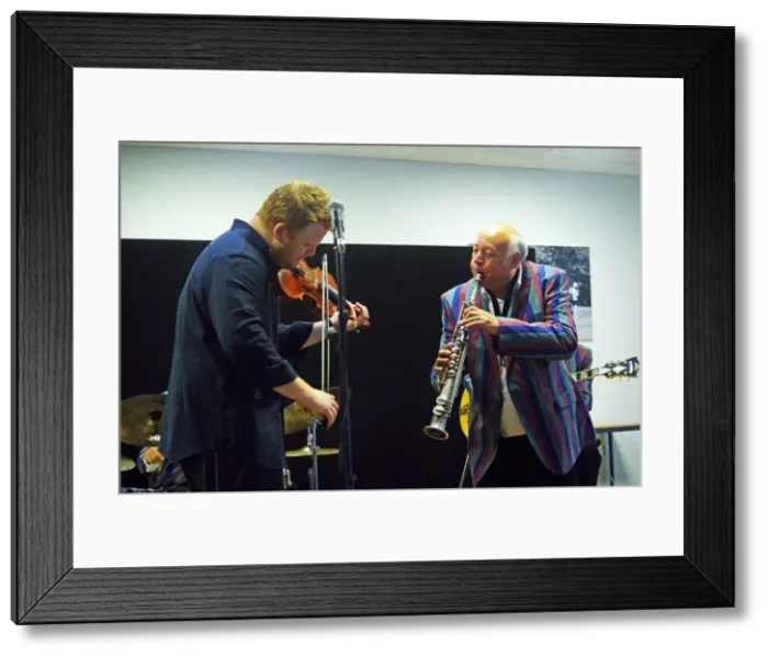 Framed Print : Pete Allen and Ben Holder, Deanwood Park Golf Course, Newbury, Berks, 13 October 2019 Framed Print : Pete Allen and Ben Holder, Deanwood Park Golf Course, Newbury, Berks, 13 October 2019