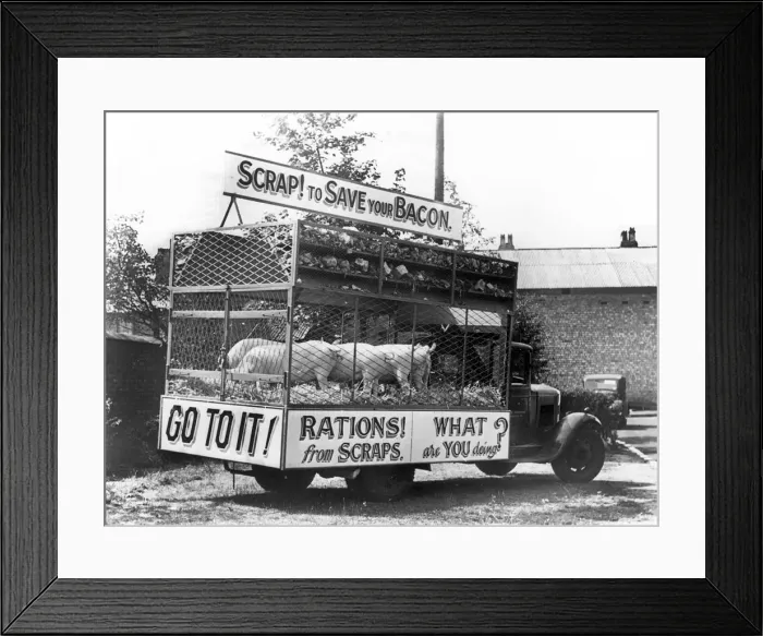 Framed Print : Morris Commercial salvage truck, Liverpool World War 2. Creator: Unknown Framed Print : Morris Commercial salvage truck, Liverpool World War 2. Creator: Unknown