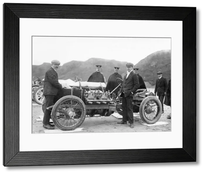 Framed Print : Darracq 200hp V8, Lee Guinness. Creator: Unknown Framed Print : Darracq 200hp V8, Lee Guinness. Creator: Unknown