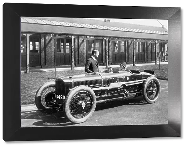 Leo Cozens and May Cunliffe with 1924 Sunbeam Grand Prix car. Creator: Unknown