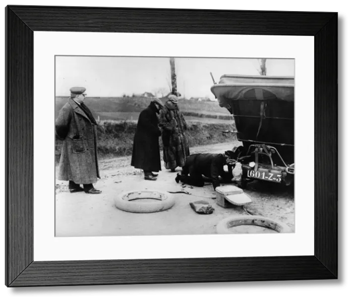 Framed Print : Wheel change by chauffeur on Lord Northcliffes 1908 Mercedes. Creator: Unknown Framed Print : Wheel change by chauffeur on Lord Northcliffes 1908 Mercedes. Creator: Unknown
