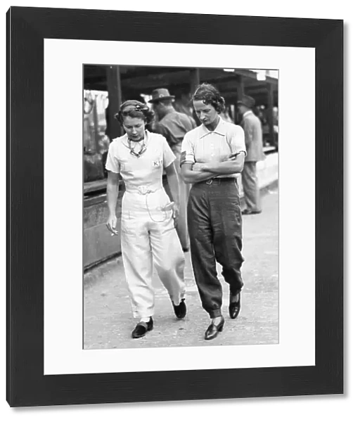 Elsie Wisdom (right) with Kaye Petre in pits at Brooklands. Creator: Unknown