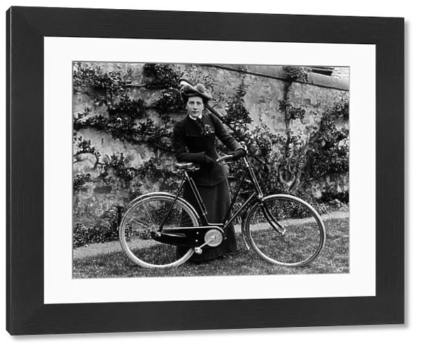 Lady Edwardian Cyclist. Creator: Unknown