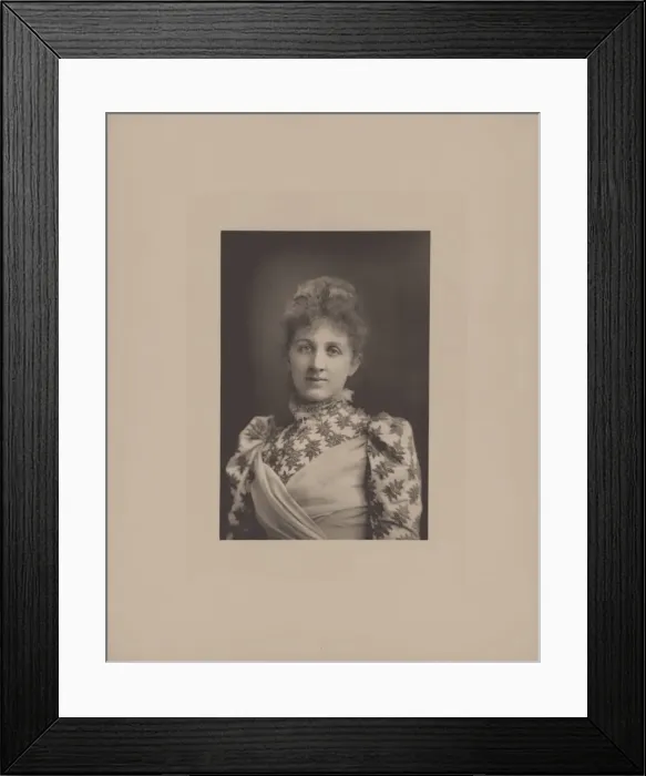 Framed Print : Portrait of the pianist and composer Liza Lehmann (1862-1918). Creator: Photo studio W Framed Print : Portrait of the pianist and composer Liza Lehmann (1862-1918). Creator: Photo studio W