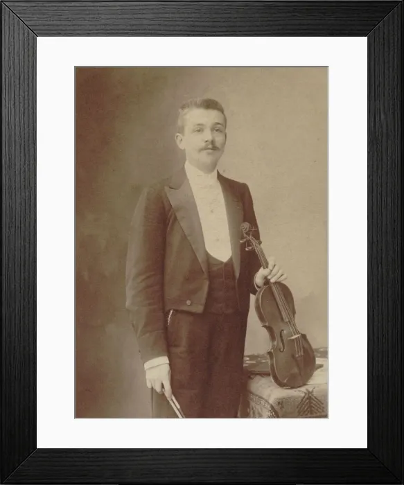 Framed Print : Portrait of the violinist and composer Henri Marteau (1874-1934) Framed Print : Portrait of the violinist and composer Henri Marteau (1874-1934)