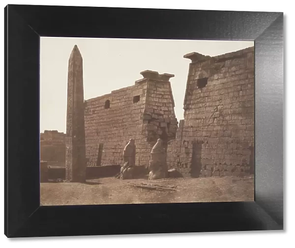 Louksor (Thebes), Construction Anterieure - Pylone Colosses et Obé