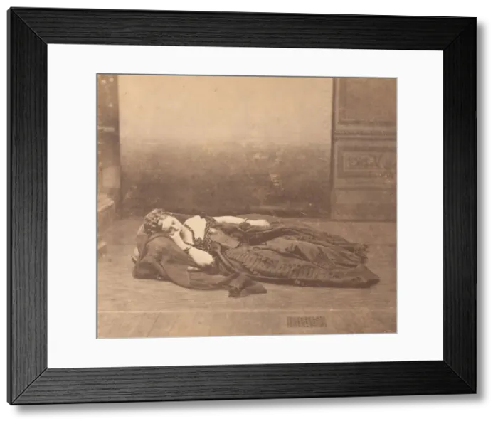Framed Print : [La Comtesse Reclining in Dark Dress with Chain Around Neck], 1861-65