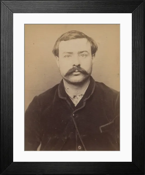 Framed Print : Alicante. Philibert. 33 ans, ne a Seire (Seine & Oise). Coupeur de talons Framed Print : Alicante. Philibert. 33 ans, ne a Seire (Seine & Oise). Coupeur de talons