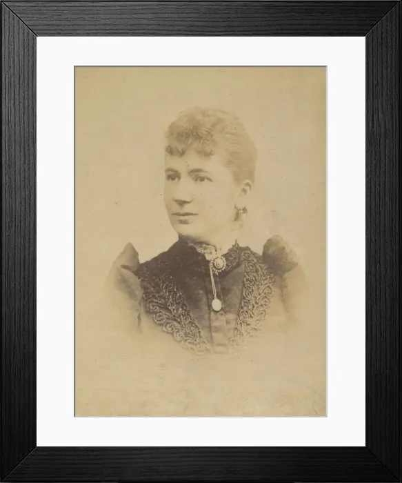 Framed Print : Pelgrom. Elise (femme Schouppe). Deux photographies, dont une legendee: Reprod Framed Print : Pelgrom. Elise (femme Schouppe). Deux photographies, dont une legendee: Reprod