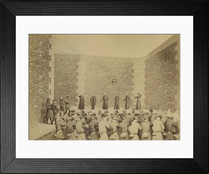 Framed Print : Execution des otages, prison de la Roquette, le 24 mai 1871, 1870-71 Framed Print : Execution des otages, prison de la Roquette, le 24 mai 1871, 1870-71