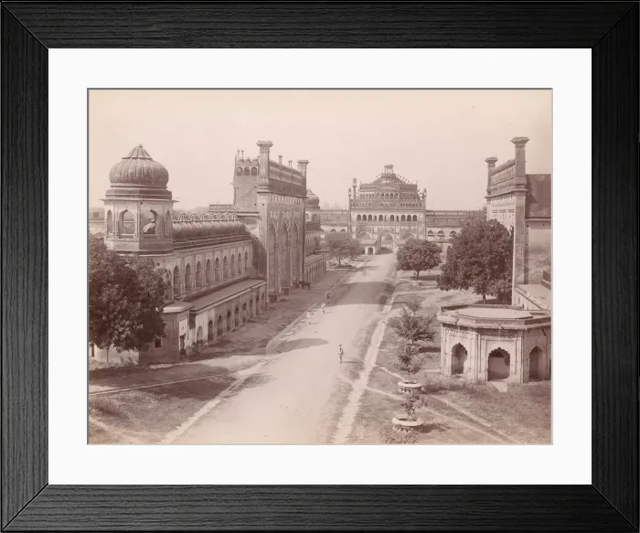 Framed Print : Rumi Darwaza and gateway of the Bara Imambara (left) with jawab (Facsimilie Gatewa