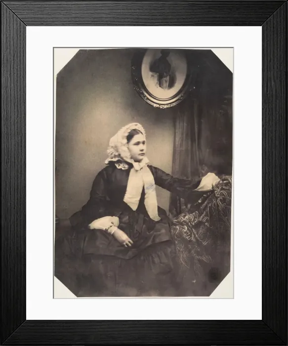 Framed Print : Mlle. Jeanne tellement tremblante que le photographe ne peut pas fixer les yeux, 1854-56 Framed Print : Mlle. Jeanne tellement tremblante que le photographe ne peut pas fixer les yeux, 1854-56