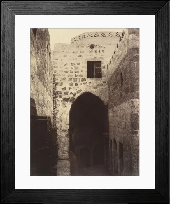 Framed Print : VIIe Station. Jesus tombe pour la seconde fois. Ancienne porte judiciaire, ils y Framed Print : VIIe Station. Jesus tombe pour la seconde fois. Ancienne porte judiciaire, ils y