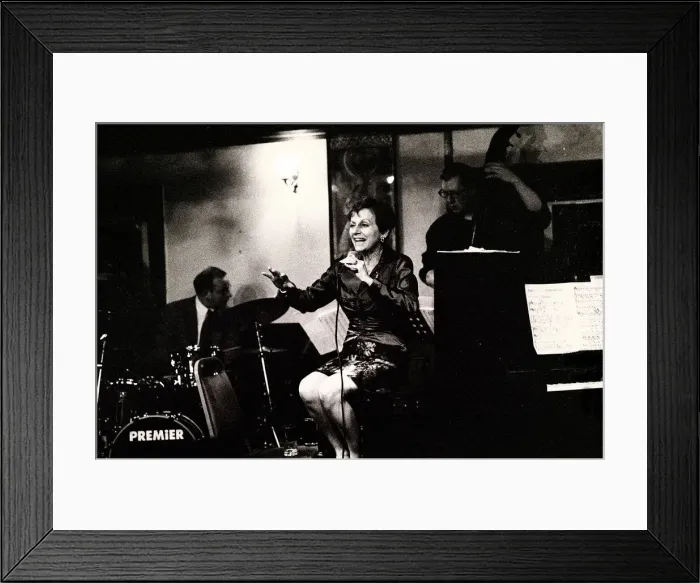 Framed Print : Marlene VerPlanck, Watermill Jazz Club, Dorking, Surrey, Mar 2001 Framed Print : Marlene VerPlanck, Watermill Jazz Club, Dorking, Surrey, Mar 2001