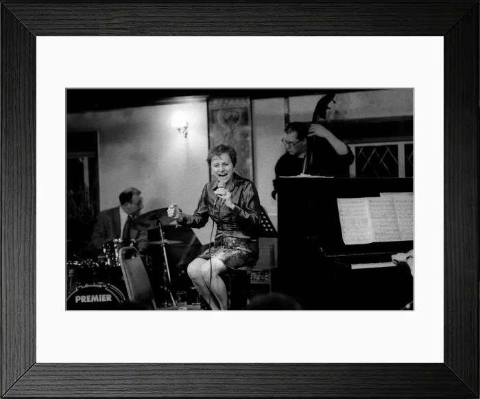 Framed Print : Marlene VerPlanck, Watermill Jazz Club, Dorking, Surrey, Mar 2001 Framed Print : Marlene VerPlanck, Watermill Jazz Club, Dorking, Surrey, Mar 2001