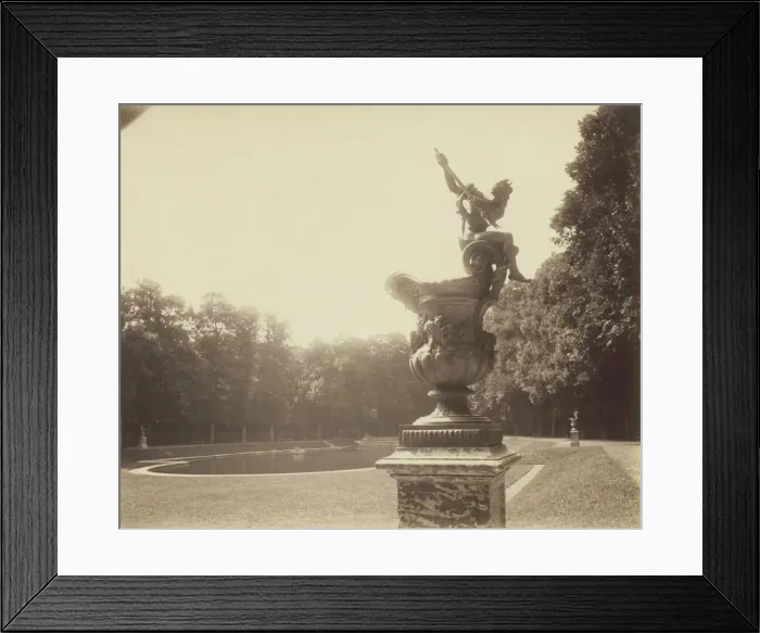 Framed Print : Versailles, Grand Trianon (Vase par Le Lorrain), 1901. Creator: Eugene Atget Framed Print : Versailles, Grand Trianon (Vase par Le Lorrain), 1901. Creator: Eugene Atget