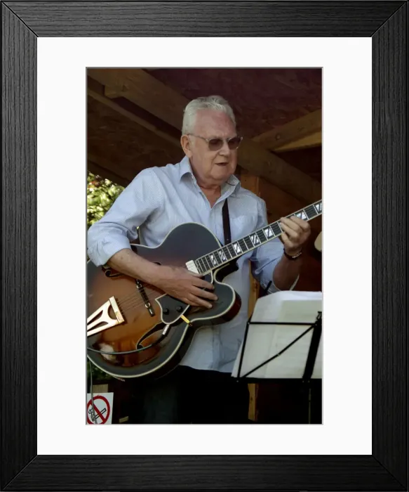 Framed Print : Jim Mullen, Roger Beaujolais Quartet, Three Horseshoes, Knockholt, Kent, 1st June 2021 Framed Print : Jim Mullen, Roger Beaujolais Quartet, Three Horseshoes, Knockholt, Kent, 1st June 2021