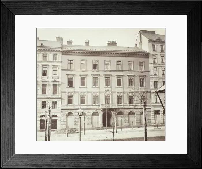 Framed Print : Karnthner-Ring No. 4, Wohnhaus des J. Ritter von Konigswarter, 1860s. Creator: Unknown Framed Print : Karnthner-Ring No. 4, Wohnhaus des J. Ritter von Konigswarter, 1860s. Creator: Unknown