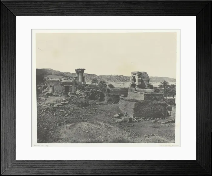 Framed Print : Village et Temple de l Ile de Beghe, al Ouest de Philoe;Nubie, 1849 / 51 Framed Print : Village et Temple de l Ile de Beghe, al Ouest de Philoe;Nubie, 1849 / 51