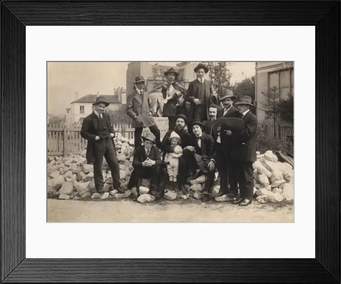Framed Print : Artists in front of La Ruche, Montparnasse, 1914. Creator: Anonymous Framed Print : Artists in front of La Ruche, Montparnasse, 1914. Creator: Anonymous