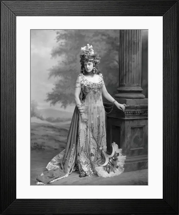 Framed Print : Mrs Algernon Bourke (1870-1967), nee Guendoline Irene Emily Sloane-Stanley... 1897. Creator: Photo studio Lafayette, London Framed Print : Mrs Algernon Bourke (1870-1967), nee Guendoline Irene Emily Sloane-Stanley... 1897. Creator: Photo studio Lafayette, London