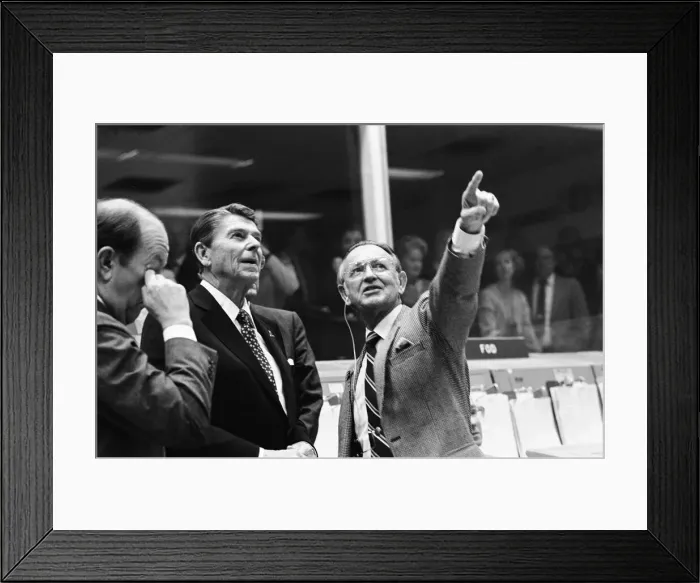 Framed Print : President Ronald Reagan at mission control, Houston, Texas, USA, November 13, 1981 Framed Print : President Ronald Reagan at mission control, Houston, Texas, USA, November 13, 1981