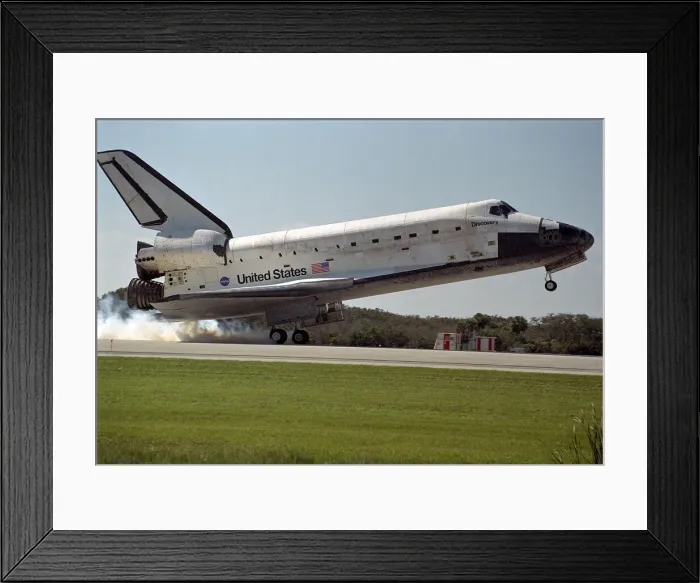 Framed Print : STS-95 Landing, Florida, USA, 1998. Creator: NASA Framed Print : STS-95 Landing, Florida, USA, 1998. Creator: NASA