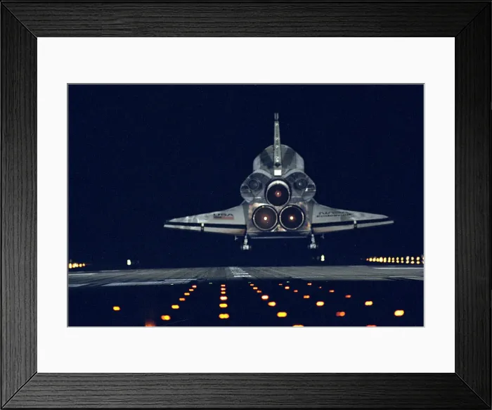 Framed Print : STS-72 Landing, Florida, USA, 1996. Creator: NASA Framed Print : STS-72 Landing, Florida, USA, 1996. Creator: NASA
