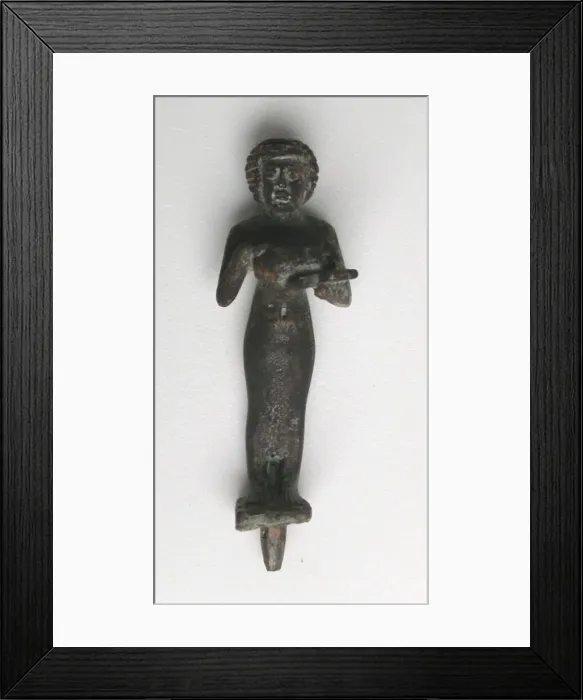 Framed Print : Statuette of a Priestess with Offering Table and Situla, Egypt, Third Intermediate Period Framed Print : Statuette of a Priestess with Offering Table and Situla, Egypt, Third Intermediate Period