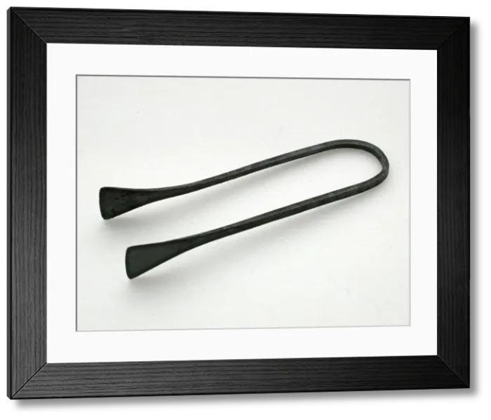 Framed Print : Tweezers, Egypt, New Kingdom, Dynasty 19-20 (about 1295-1069 BCE). Creator: Unknown Framed Print : Tweezers, Egypt, New Kingdom, Dynasty 19-20 (about 1295-1069 BCE). Creator: Unknown