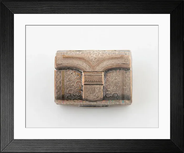 Framed Print : Purse-Shaped Vinaigrette, Birmingham, 1817 / 18. Creator: Joseph Willmore Framed Print : Purse-Shaped Vinaigrette, Birmingham, 1817 / 18. Creator: Joseph Willmore