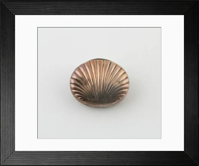 Framed Print : Vinaigrette in the Form of a Scallop Shell, Birmingham, 1816 / 17 Framed Print : Vinaigrette in the Form of a Scallop Shell, Birmingham, 1816 / 17