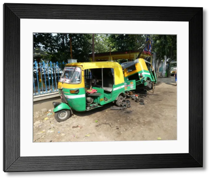 Framed Print : Tuk Tuk roadside repairs, India. Creator: Unknown Framed Print : Tuk Tuk roadside repairs, India. Creator: Unknown