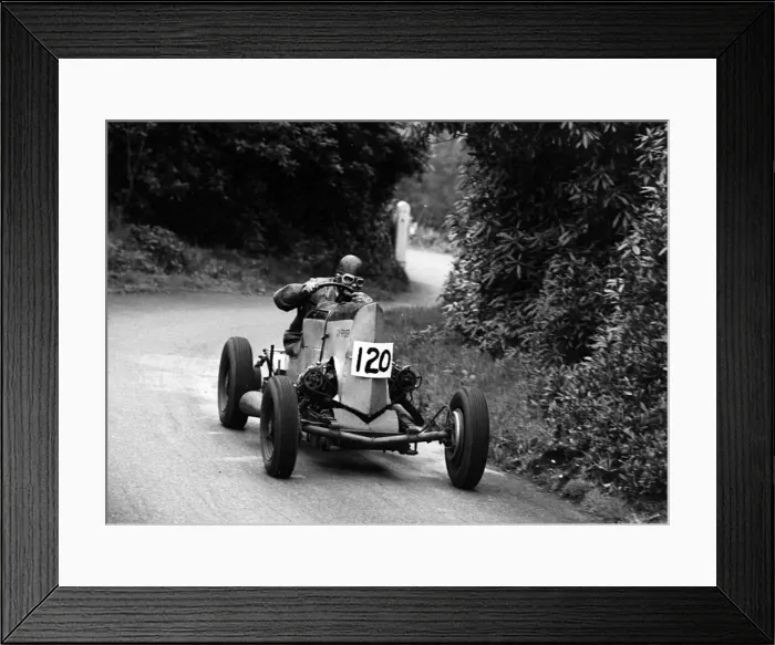Framed Print : Basil Davenport driving a GN Spider Special at the Wiscombe Park Hill, Climb, Devon Framed Print : Basil Davenport driving a GN Spider Special at the Wiscombe Park Hill, Climb, Devon