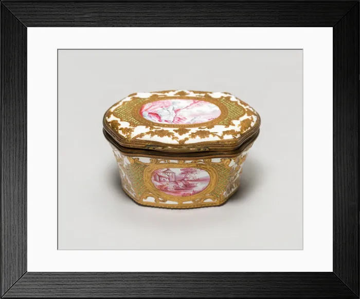 Framed Print : Oval Box, Bilston, c. 1780. Creator: Unknown Framed Print : Oval Box, Bilston, c. 1780. Creator: Unknown