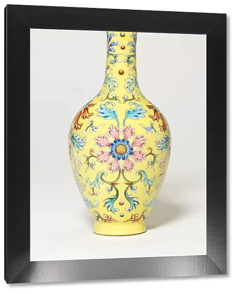 Vase with Floral Scrolls, Qing dynasty (1644-1911), Qianlong reign mark and period