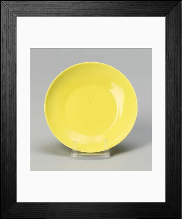 Framed Print : Saucer, Qing dynasty (1644-1911), Yongzheng reign mark and period (1723-1735) Framed Print : Saucer, Qing dynasty (1644-1911), Yongzheng reign mark and period (1723-1735)