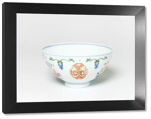 Bowl with Stylized Medallions, Qing dynasty (1644-1911), Yongzheng reign mark (1723-1735)