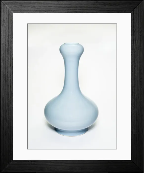 Framed Print : Bulbous-Shaped Vase, Qing dynasty (1644-1911), Yongzheng reign mark and period (1723-1735) Framed Print : Bulbous-Shaped Vase, Qing dynasty (1644-1911), Yongzheng reign mark and period (1723-1735)
