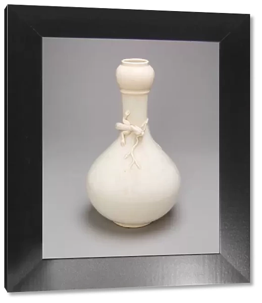 Bottle-Shaped Vase with Lizard, Ming dynasty (1368-1644) or Qing dynasty, c
