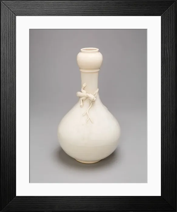 Framed Print : Bottle-Shaped Vase with Lizard, Ming dynasty (1368-1644) or Qing dynasty, c Framed Print : Bottle-Shaped Vase with Lizard, Ming dynasty (1368-1644) or Qing dynasty, c