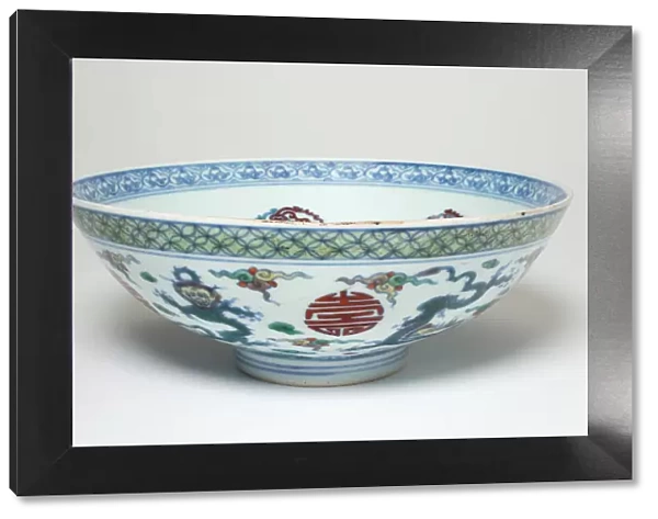 Bowl with Dragons and Phoenixes, Qing dynasty (1644-1911), 18th century. Creator: Unknown