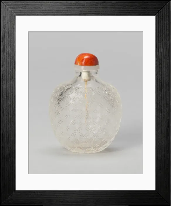 Framed Print : Snuff Bottle with Cash'Pattern, Qing dynasty (1644-1911), 1750-1800 Framed Print : Snuff Bottle with Cash'Pattern, Qing dynasty (1644-1911), 1750-1800