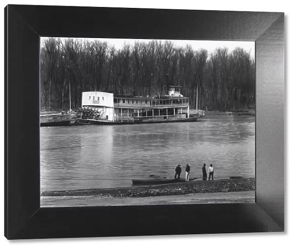 Ferry and river men, Vicksburg, Mississippi, 1936. Creator: Walker Evans