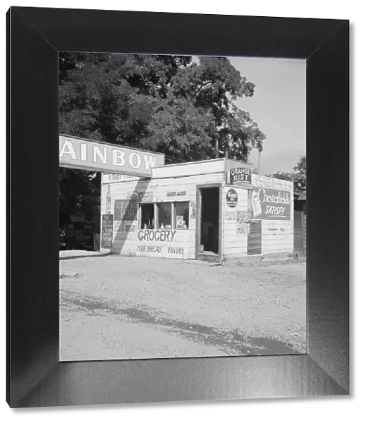 Crossroads grocery store and filling station, Yakima, Washington, Sumac Park, 1939. Creator: Dorothea Lange